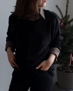 Christmas dinner outfit: shirt under the sweater